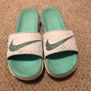 Women’s nike sandals